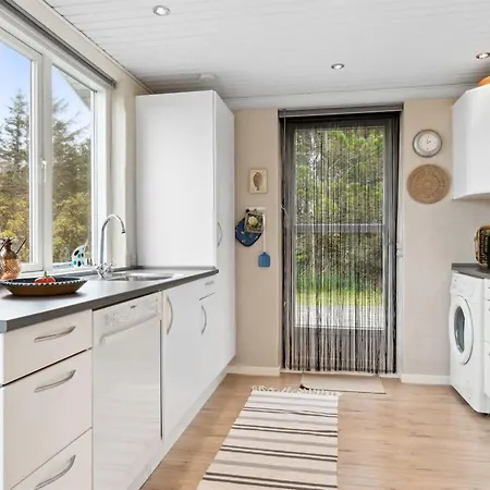 Luchia - 200m To The Fjord By Interhome *