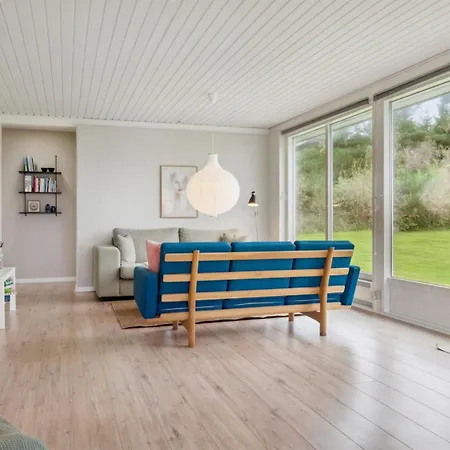 Luchia - 200m To The Fjord By Interhome
