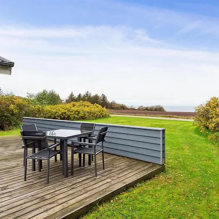 Luchia - 200m To The Fjord By Interhome